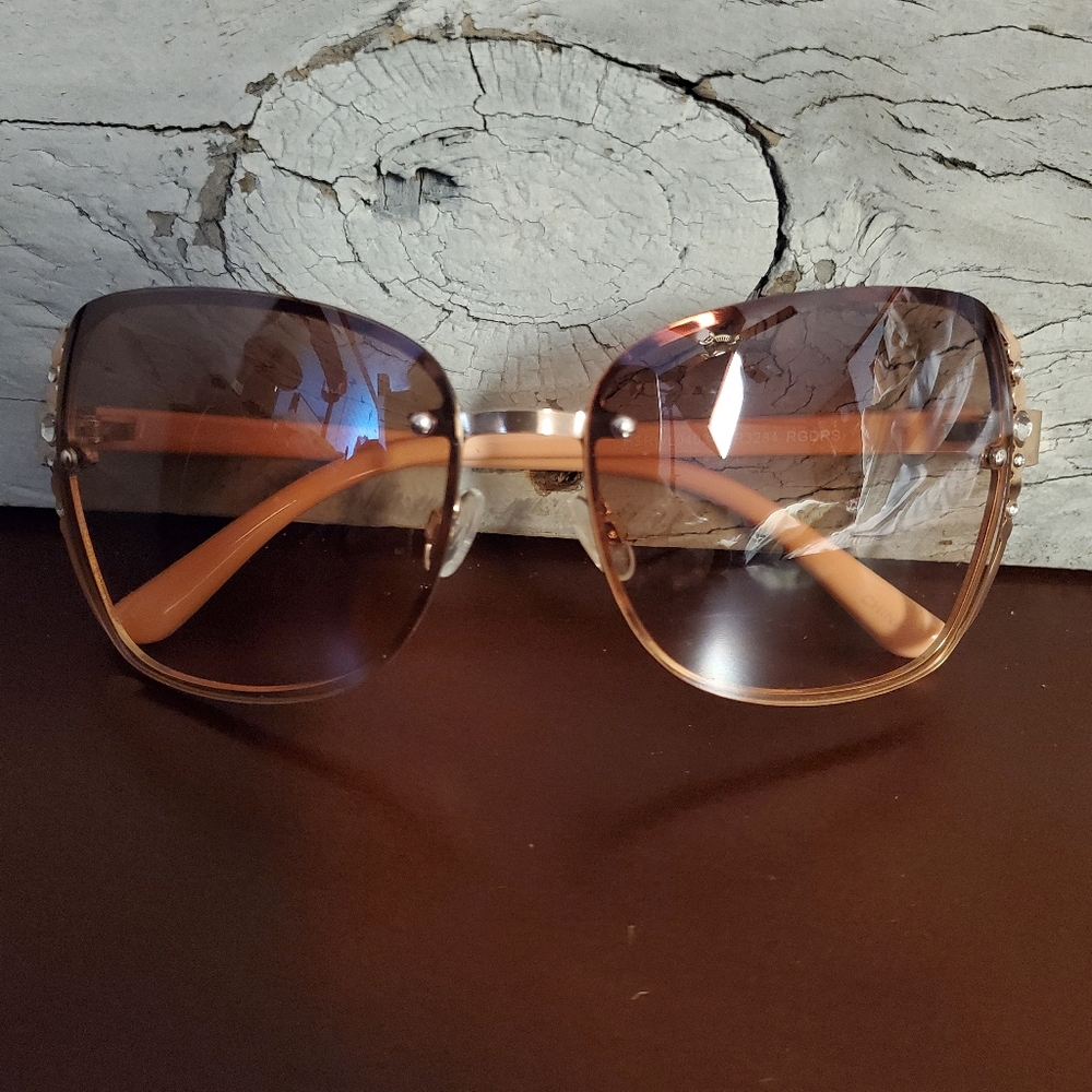 3/$15 - Rocawear Elegant Rose Gold & Pink Sunglasses - Picture 2 of 5